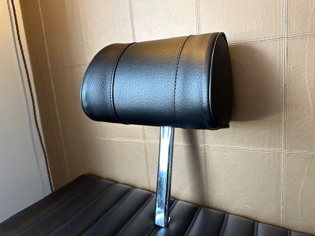 D Style Headrest, black vinyl
