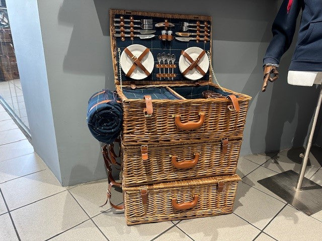 Picnic hamper( 4 person, blue tweed)